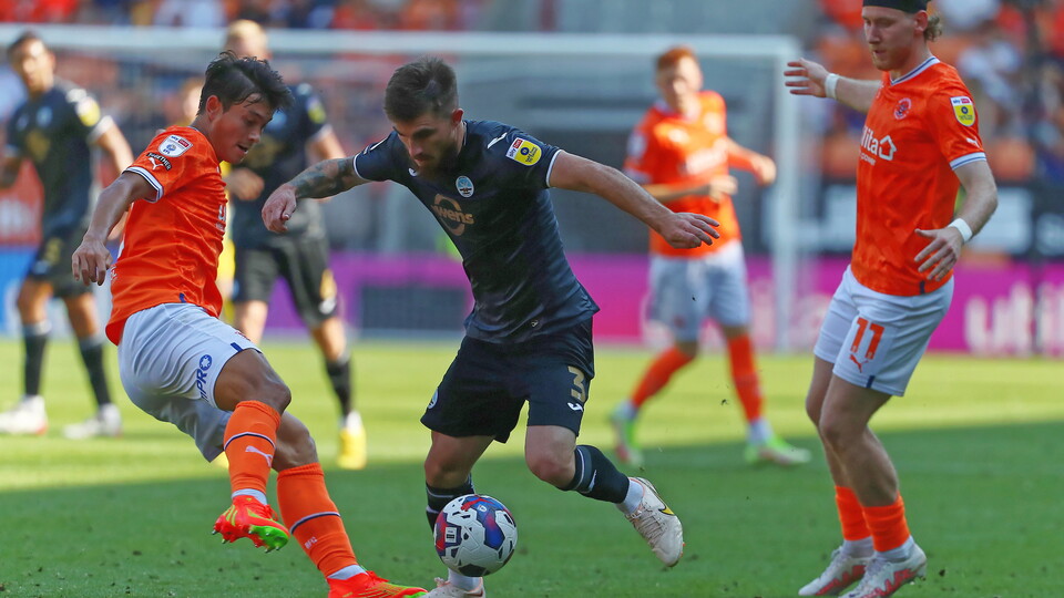 Blackpool (a) gallery 22-23