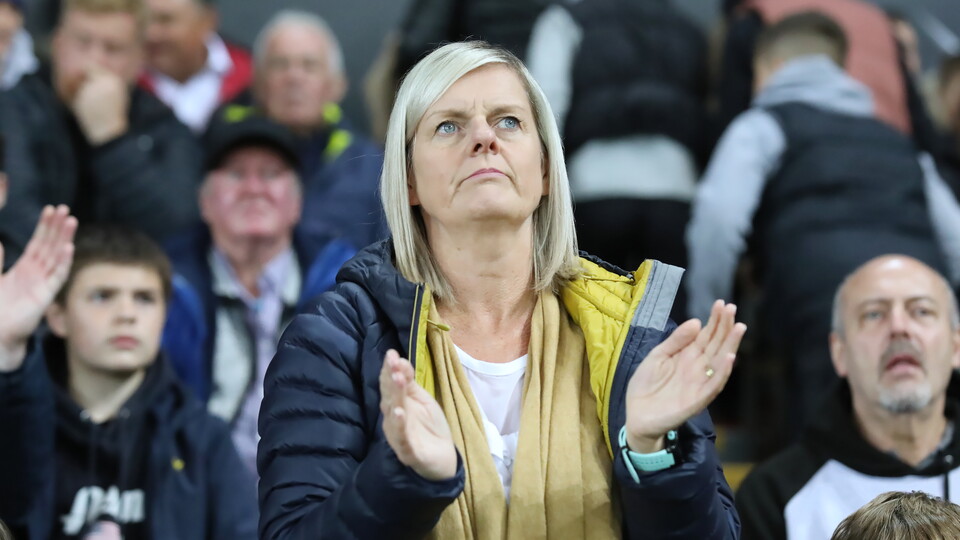 Fan Gallery - Reading (H)