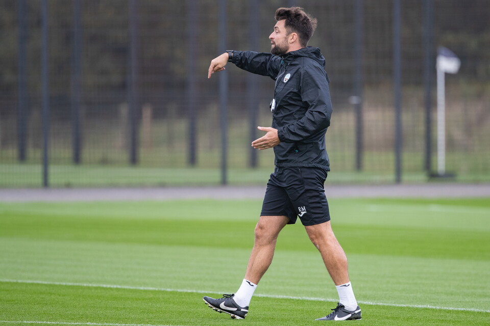 Gallery - Training before Cardiff City
