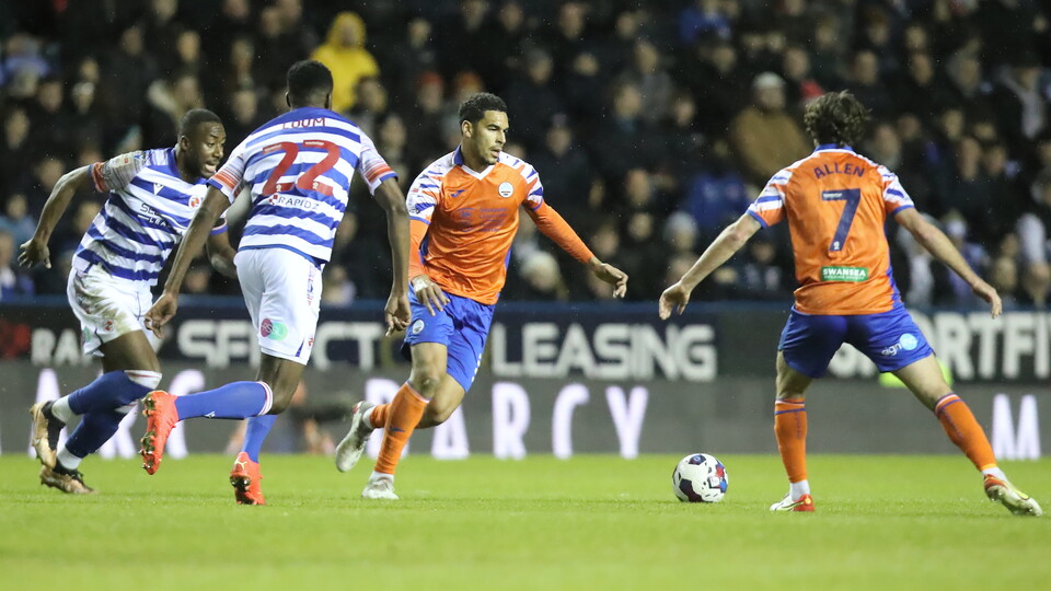 Reading (a) gallery 22-23