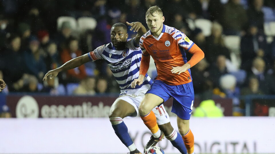 Reading (a) gallery 22-23