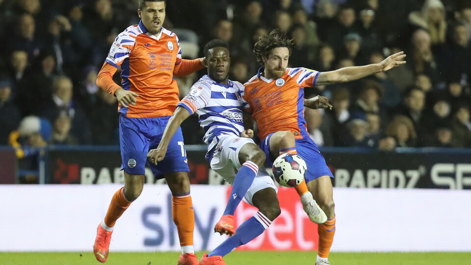 Reading (a) gallery 22-23