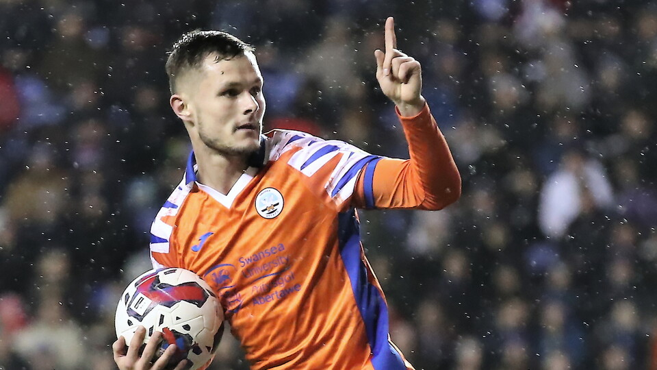 Reading (a) gallery 22-23