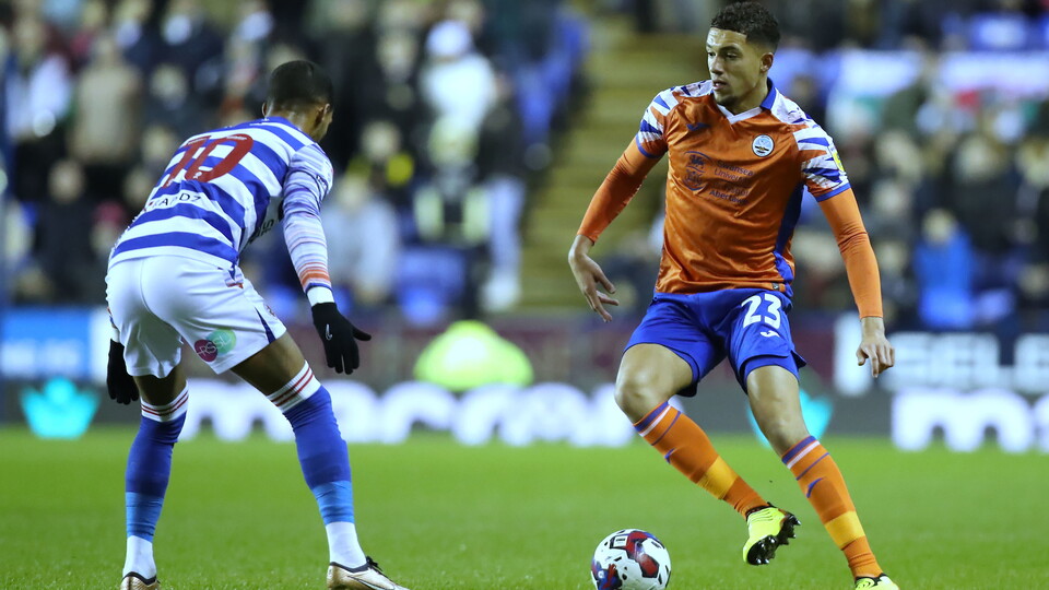 Reading (a) gallery 22-23