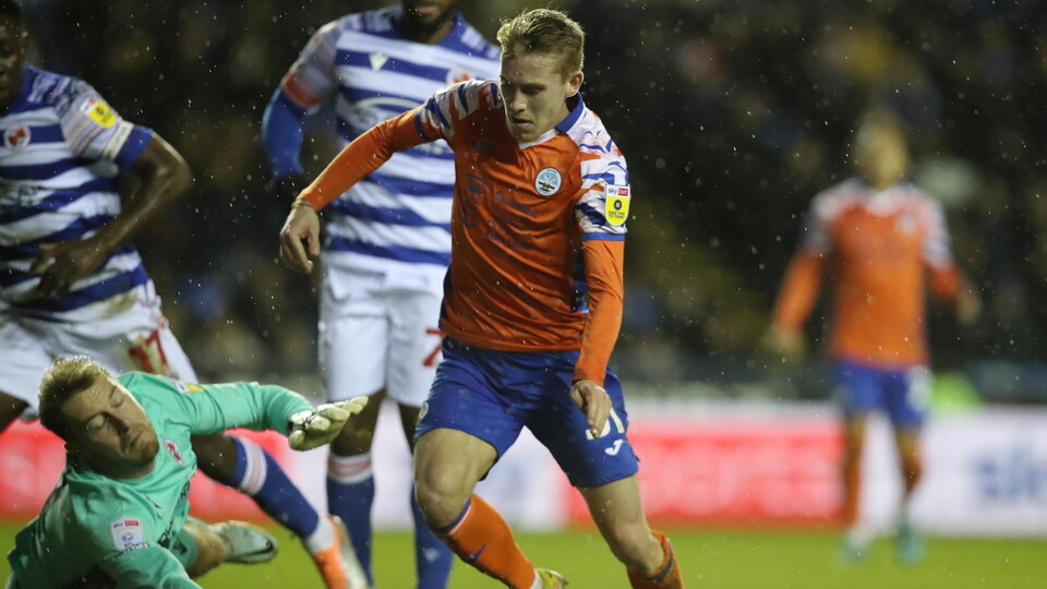 Reading (a) gallery 22-23
