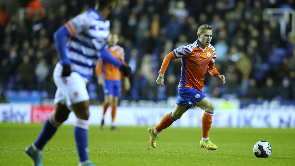 Reading (a) gallery 22-23