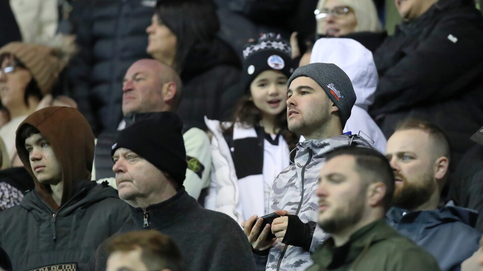 Fan Gallery - Reading (A)