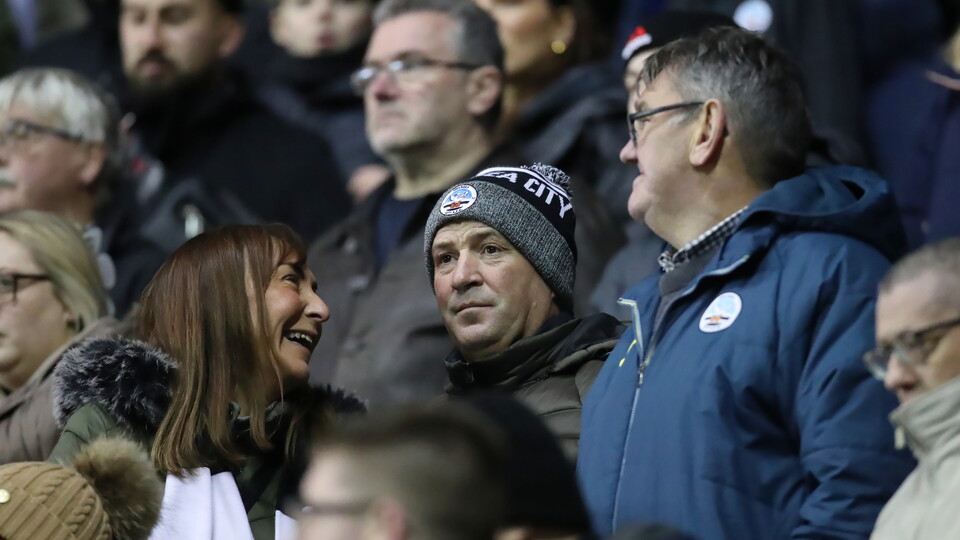 Fan Gallery - Reading (A)