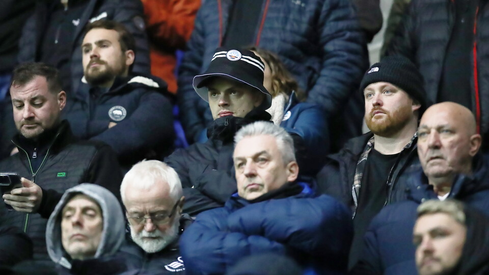 Fan Gallery - Reading (A)