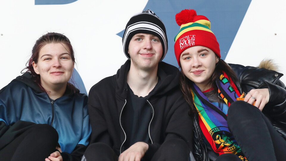 Fans 19