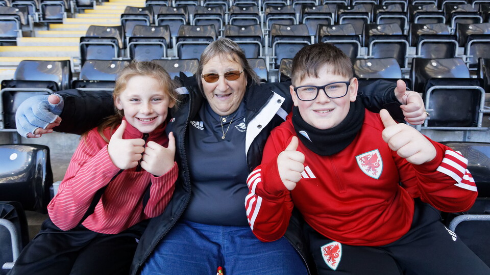 Fans 33