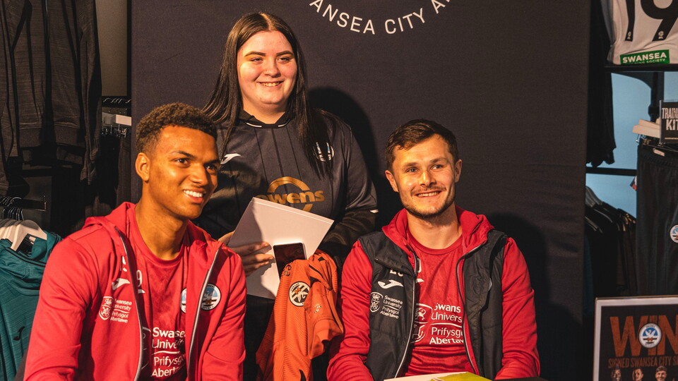 Gallery - Player Signing