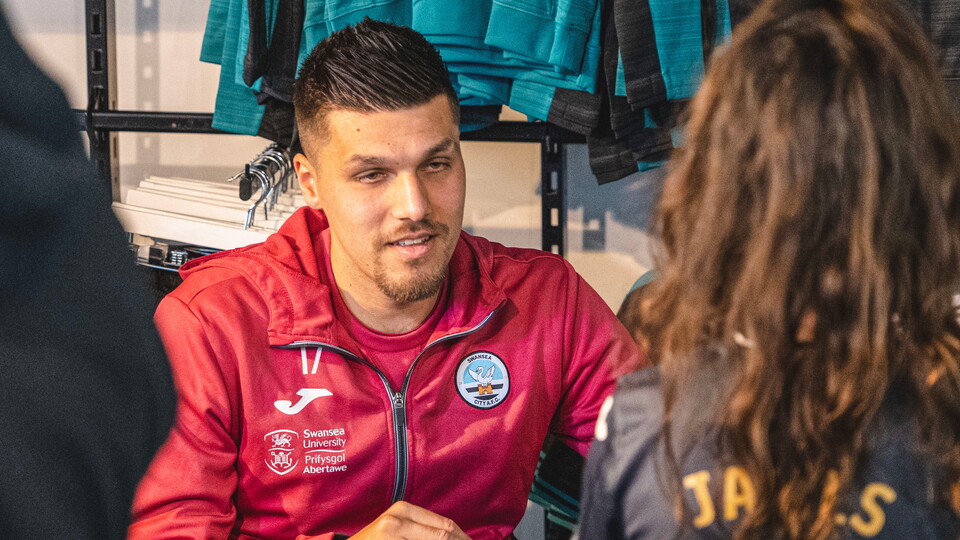 Gallery - Player Signing