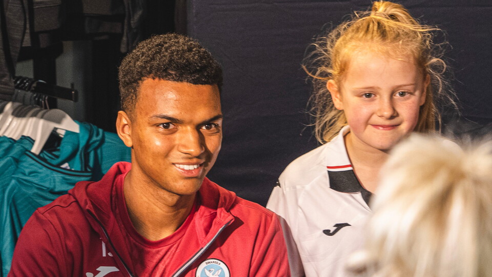 Gallery - Player Signing