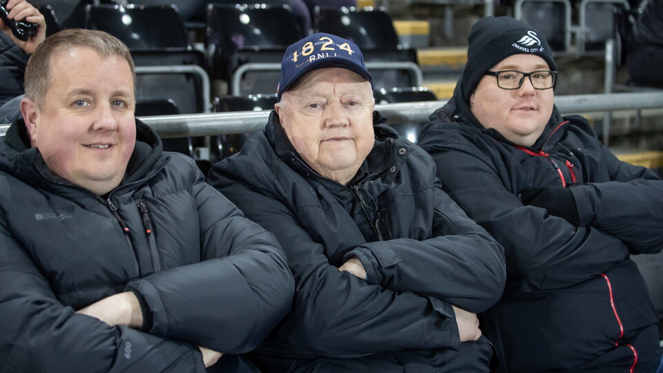 Fans 33