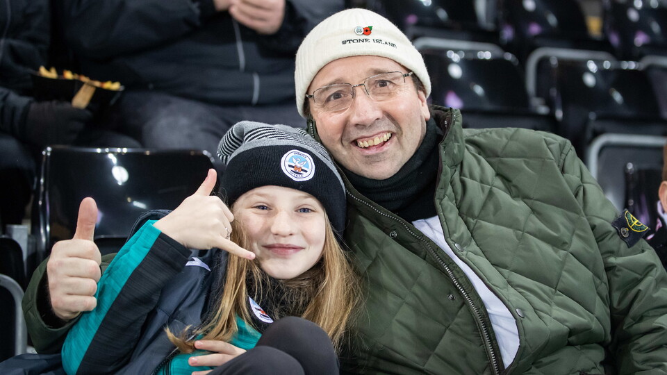 Fans 34