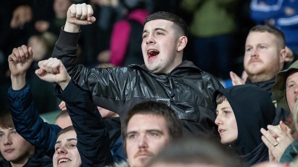 Fans 44