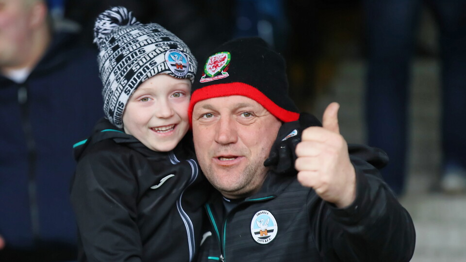 Luton (A) fan gallery 22-23