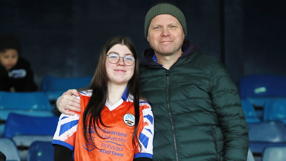 Luton (A) fan gallery 22-23