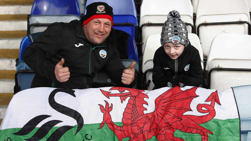Luton (A) fan gallery 22-23