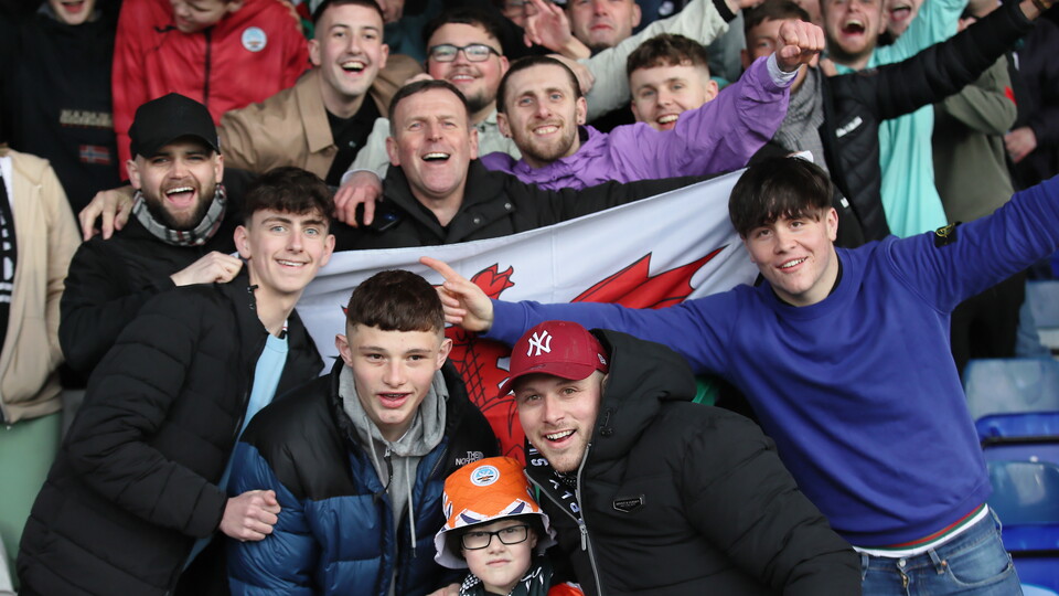 Luton (A) fan gallery 22-23