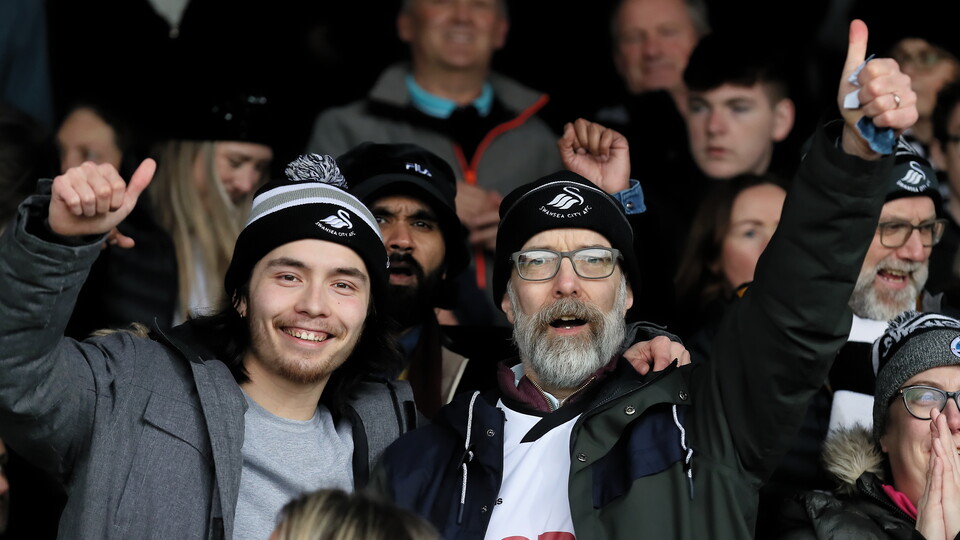 Luton (A) fan gallery 22-23