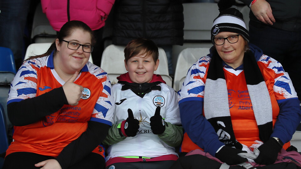 Luton (A) fan gallery 22-23