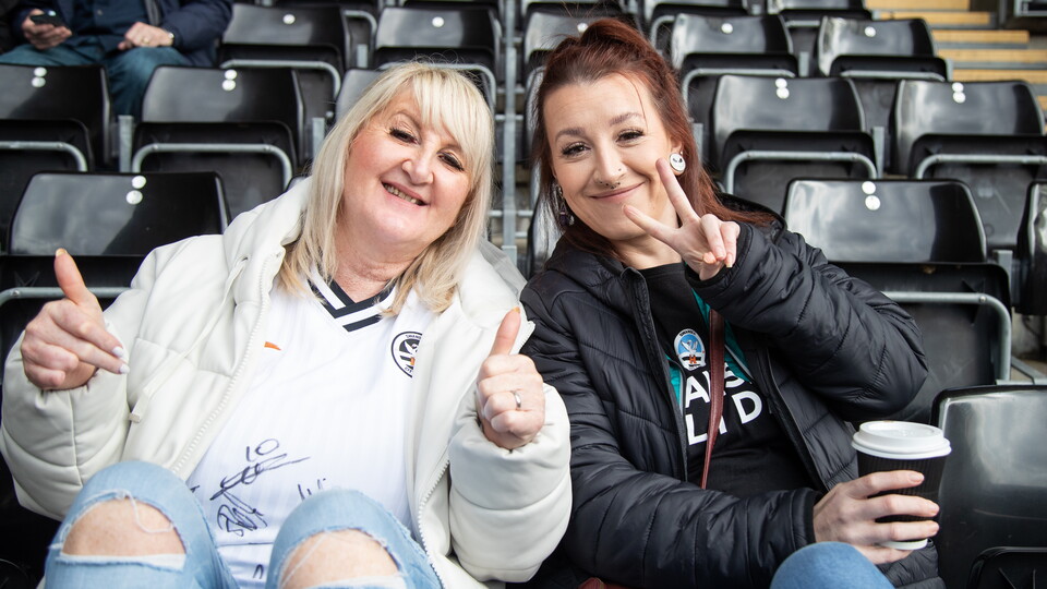 Fans 12
