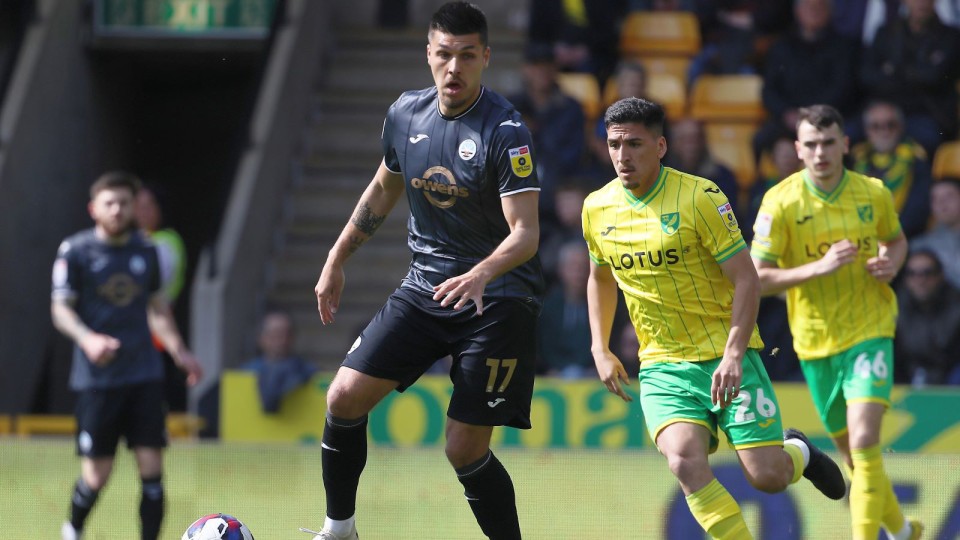 Gallery Swans v Norwich