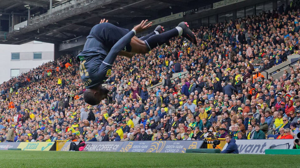Gallery Swans v Norwich