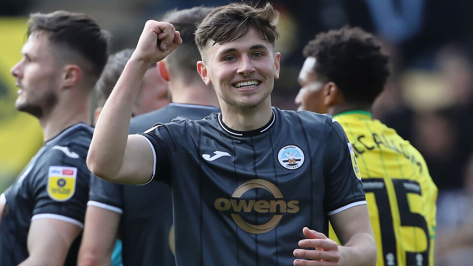 Gallery Swans v Norwich