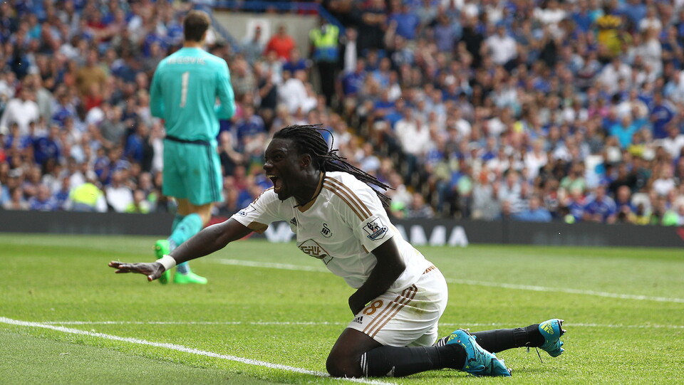 Bafetimbi Gomis celebration v Chelsea 2015