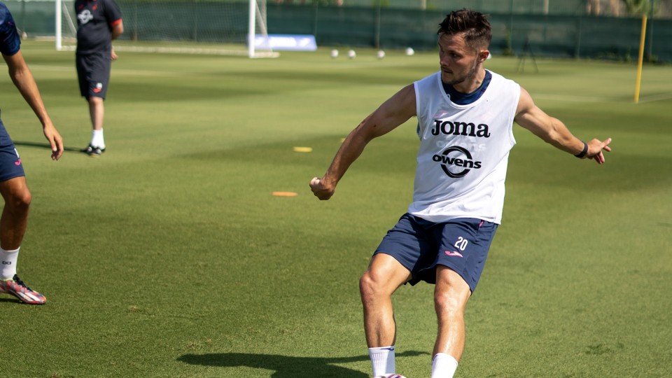 Liam Cullen training on Day One in Spain for pre-season