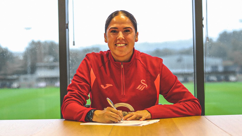 Jess Williams signs semi-pro contract