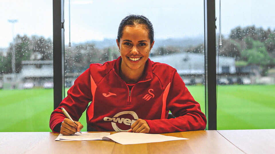 Monet Legall signs semi-pro contract