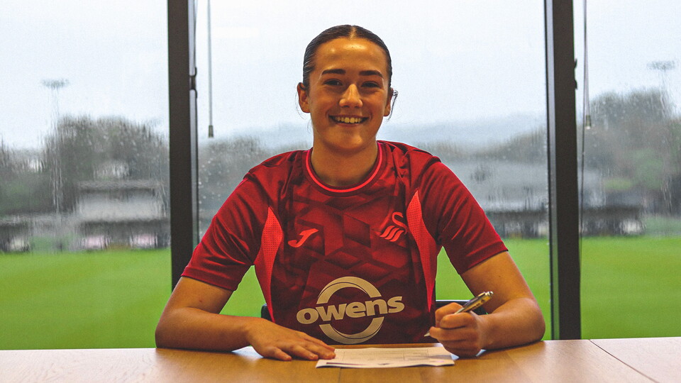 Nieve Jenkins signs semi-pro contract