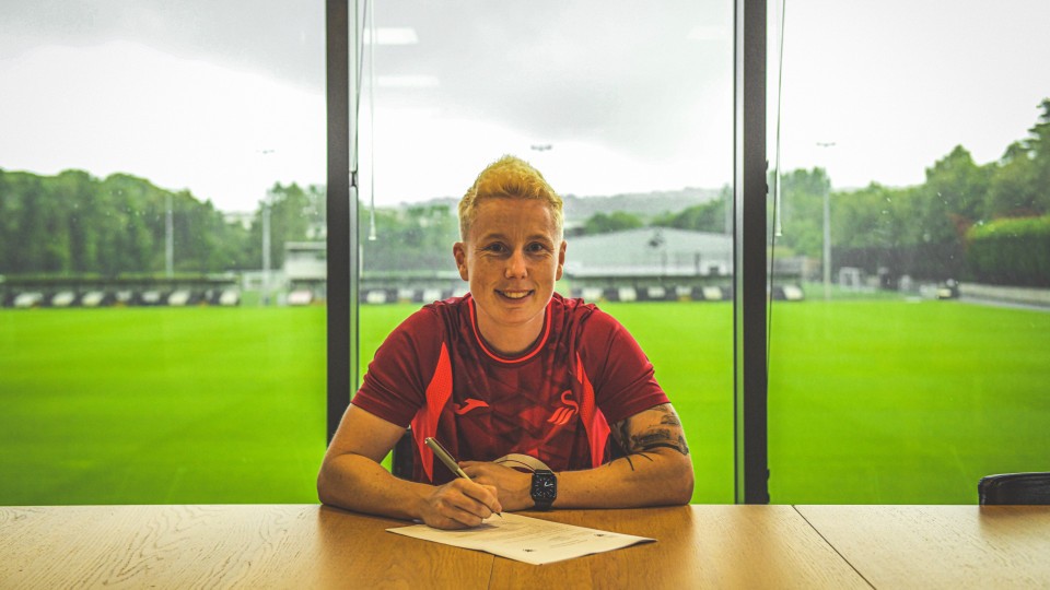 Stacey John-Davis signs semi-pro contract