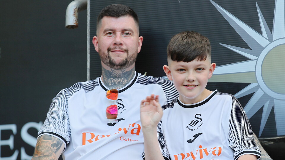 Fan gallery | Bristol City (H) 23-24