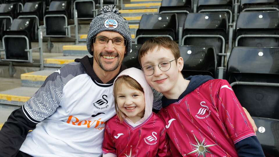 Leicester (H) fan gallery 23-24