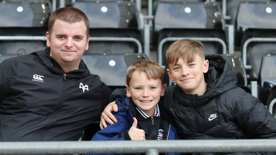 Leicester (H) fan gallery 23-24