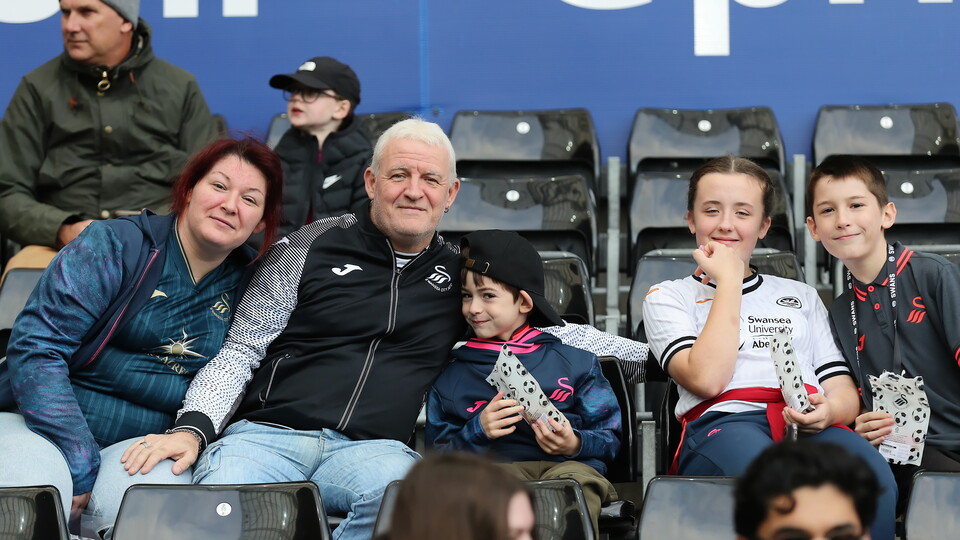Leicester (H) fan gallery 23-24