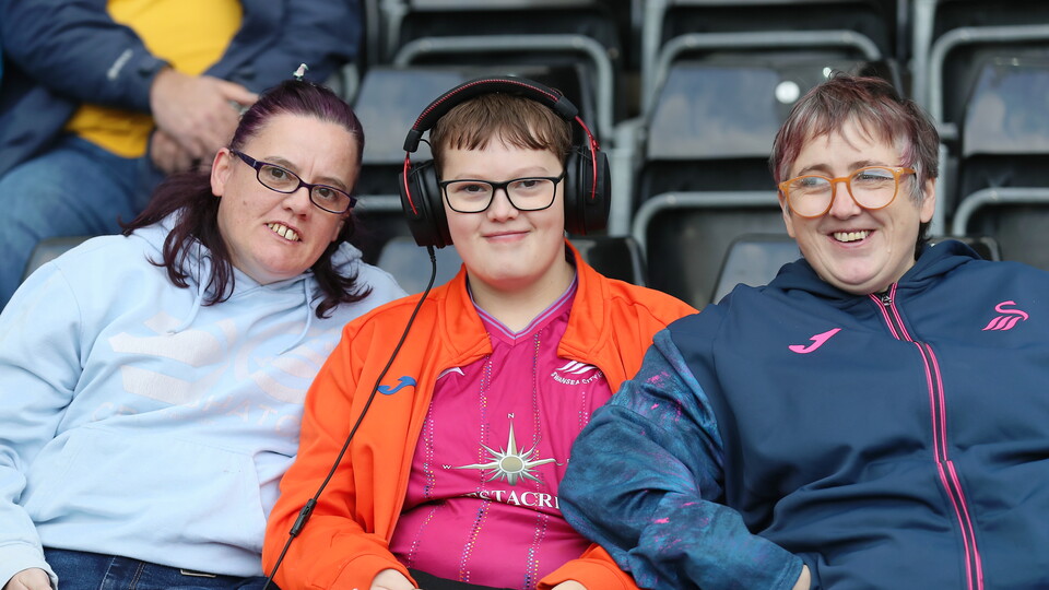Leicester (H) fan gallery 23-24