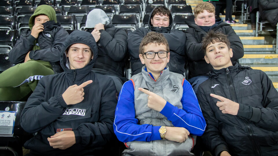 Fans 25