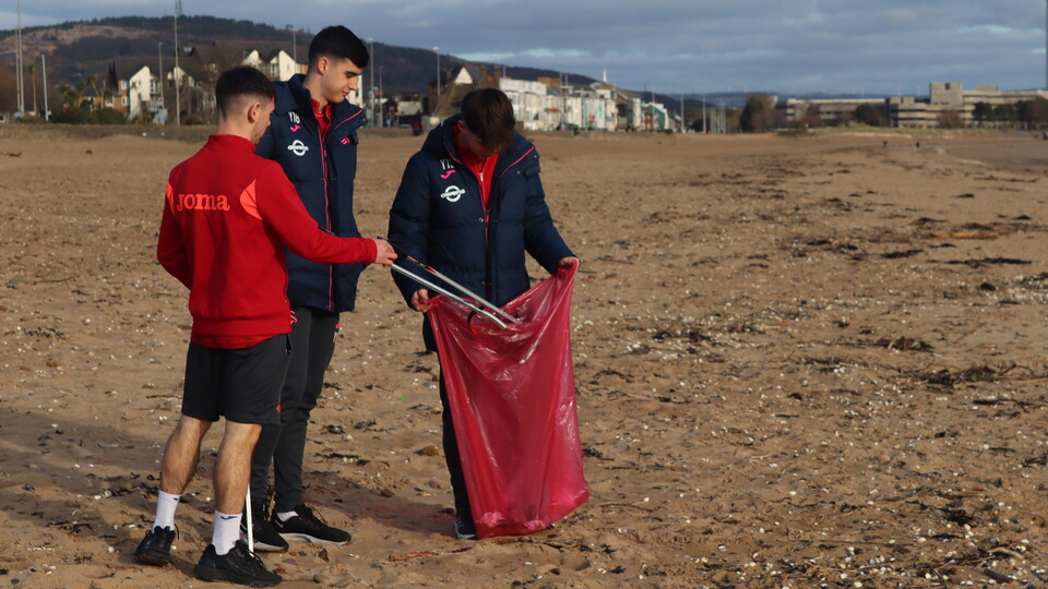 Gallery - U18s litter pick