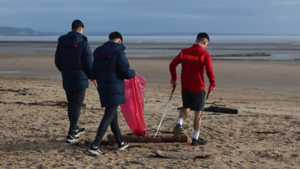 Gallery - U18s litter pick