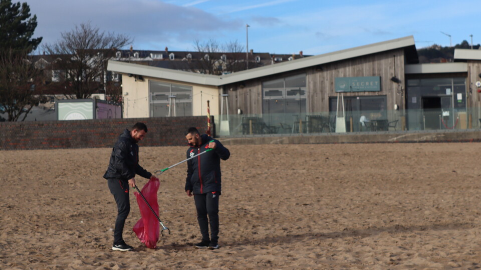 Gallery - U18s litter pick