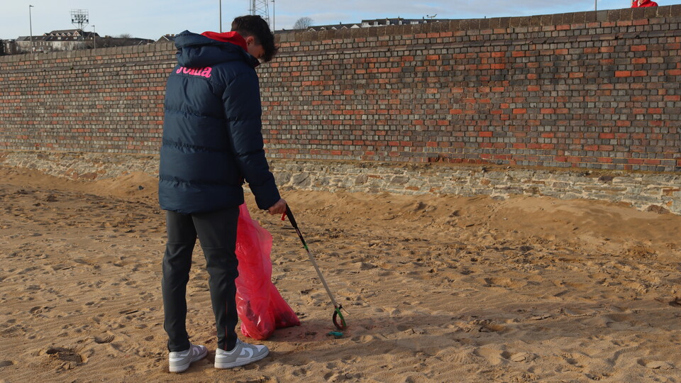 Gallery - U18s litter pick