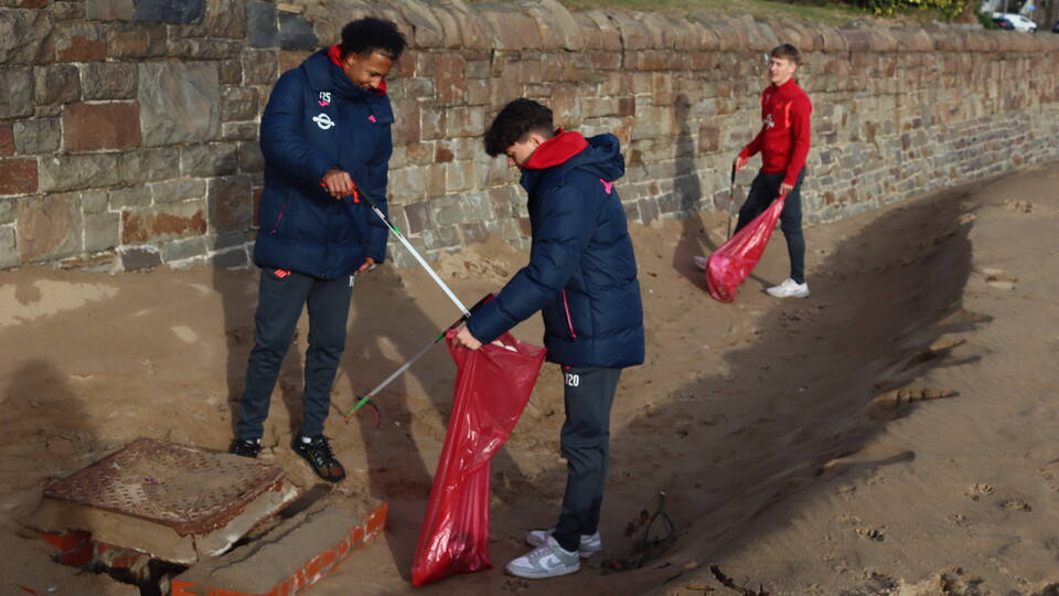 Gallery - U18s litter pick