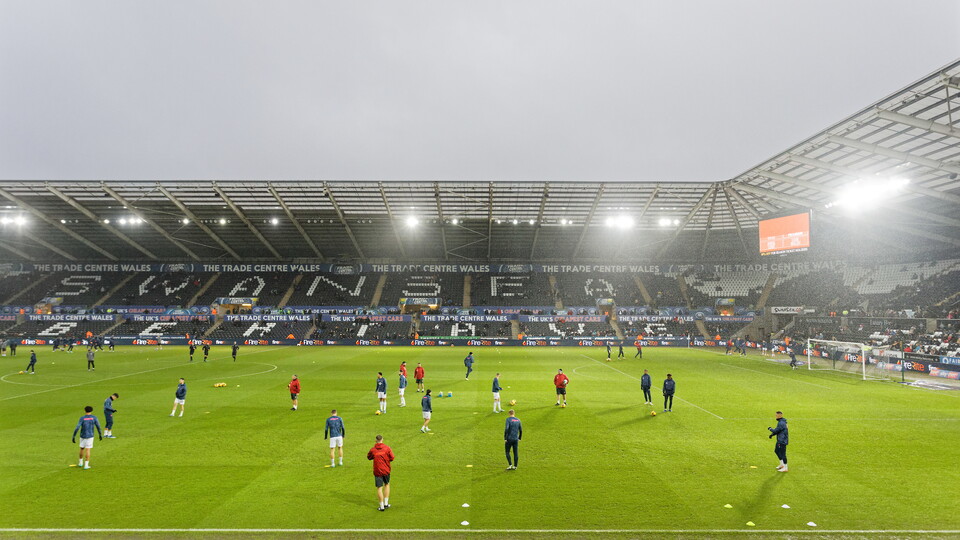 Swans warm up in the rain ahead of WBA match