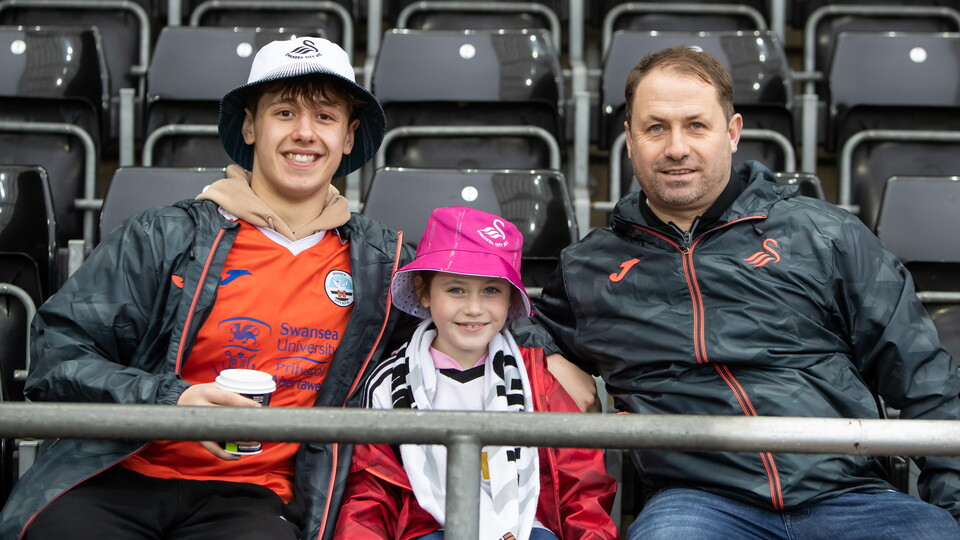 Plymouth (H) fan gallery 23-24